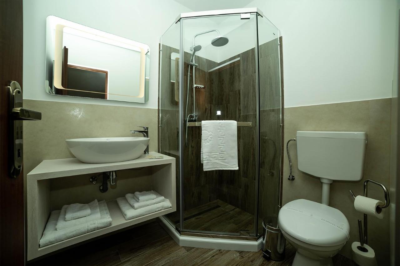 Pensiunea Casablanca Reghin Ngoại thất bức ảnh