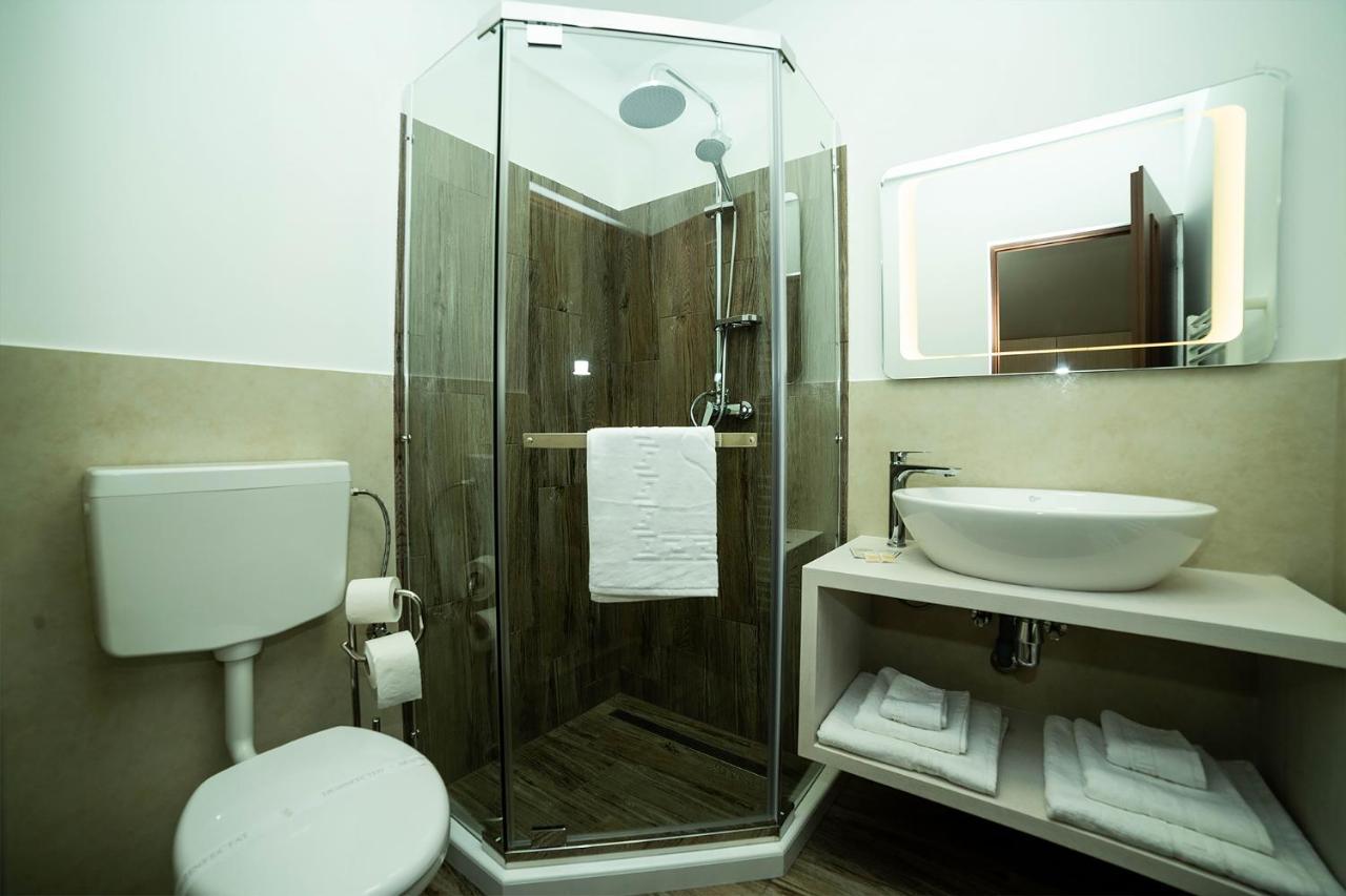Pensiunea Casablanca Reghin Ngoại thất bức ảnh