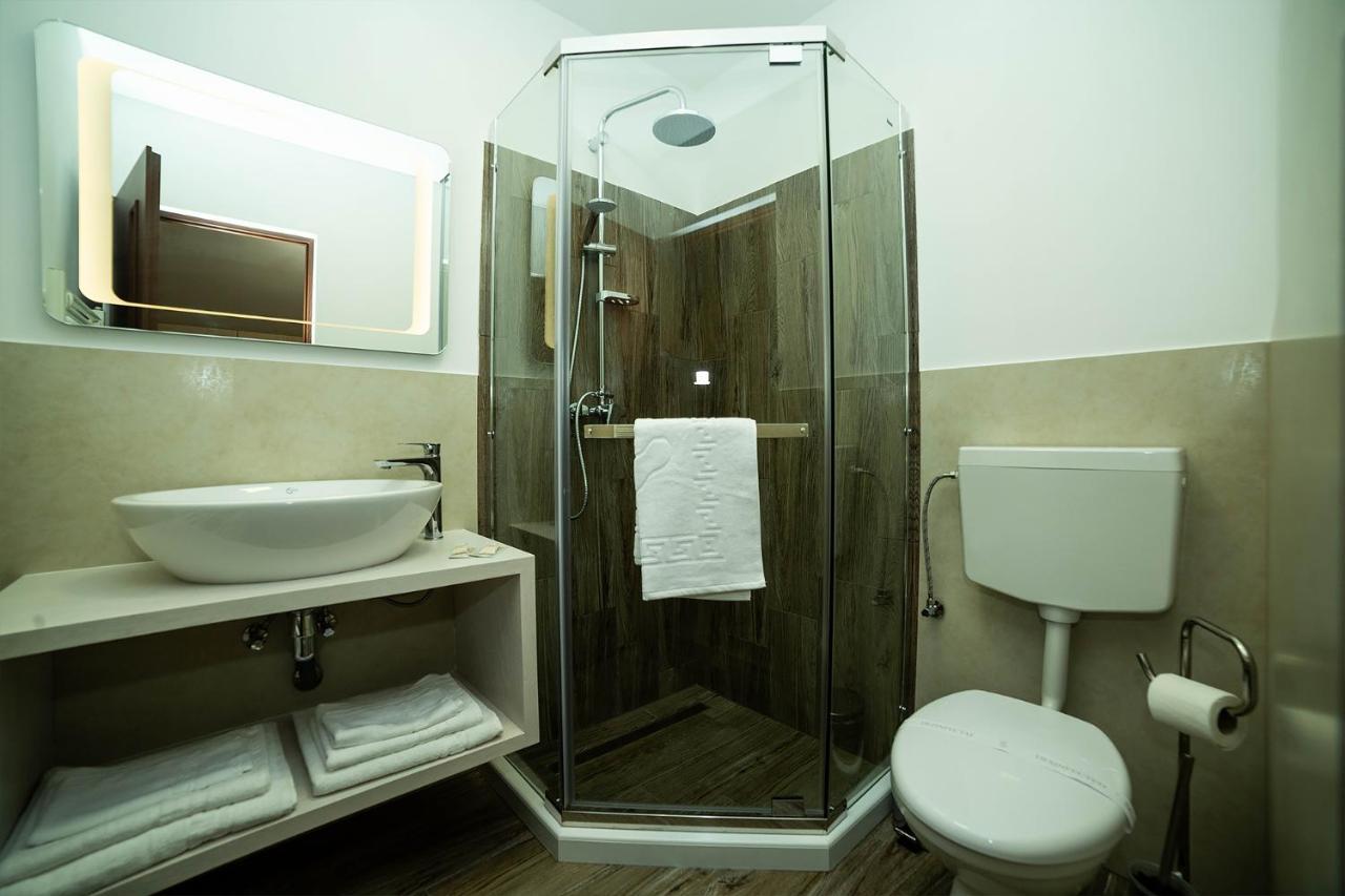 Pensiunea Casablanca Reghin Ngoại thất bức ảnh
