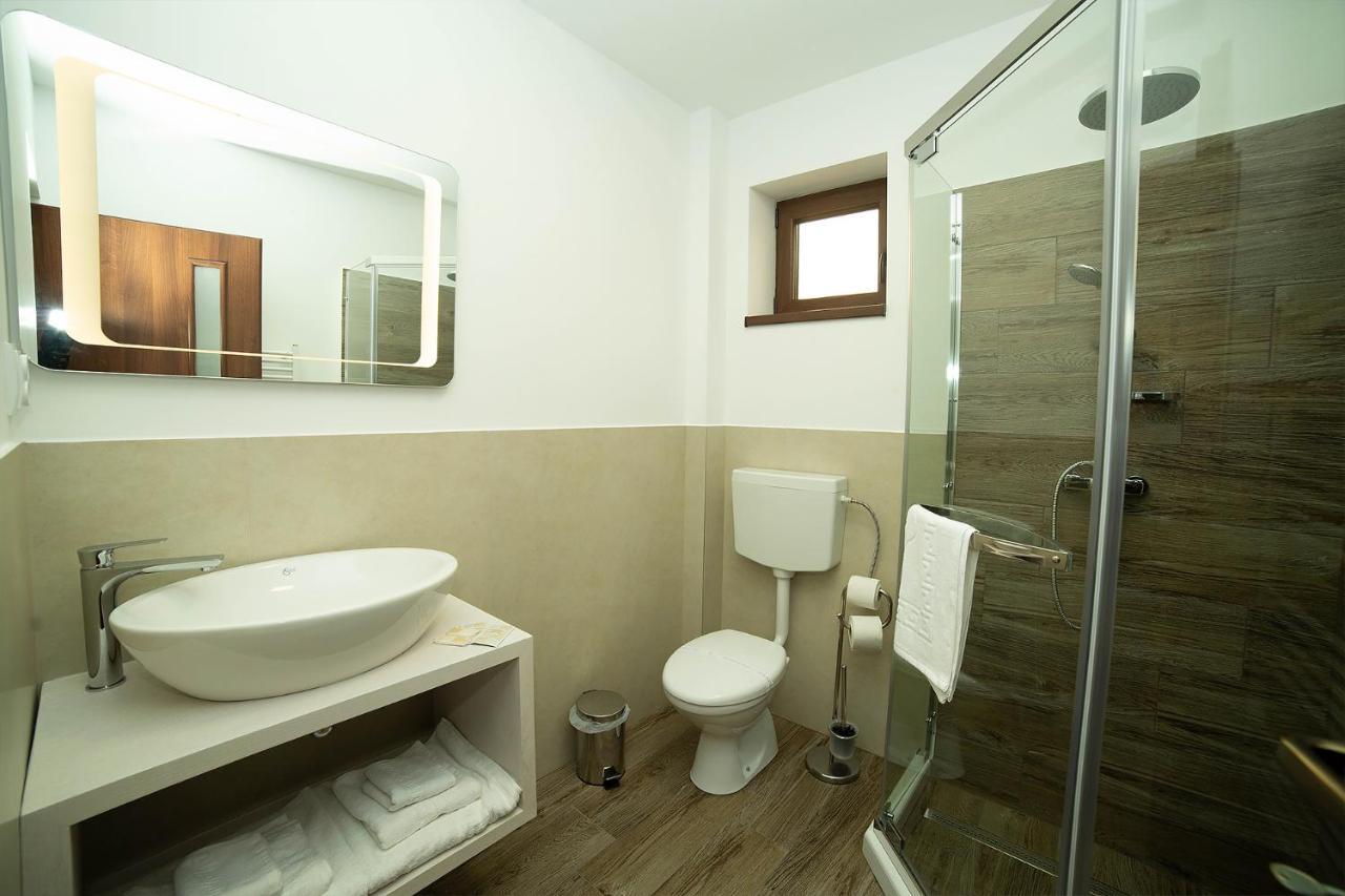 Pensiunea Casablanca Reghin Ngoại thất bức ảnh