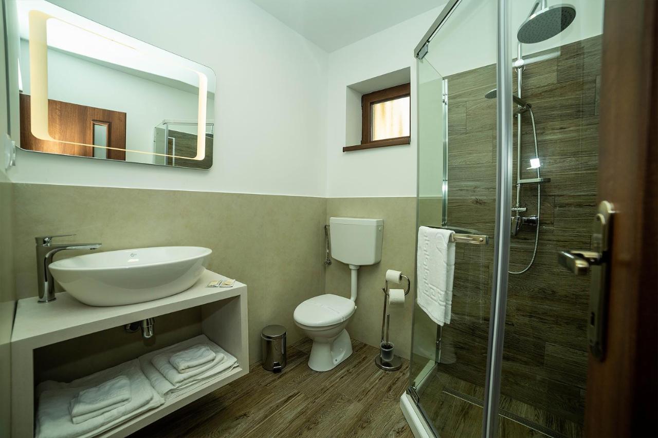 Pensiunea Casablanca Reghin Ngoại thất bức ảnh