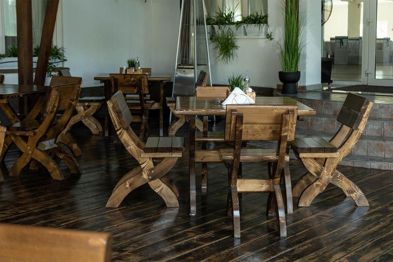 Pensiunea Casablanca Reghin Ngoại thất bức ảnh